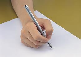 mano escribiendo