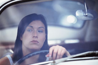 Mujer conduciendo